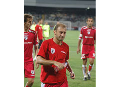 Kral Serkan futbolu bıraktı (mı) ?