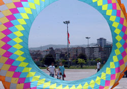 Uçurtmalar, Üker için uçtu