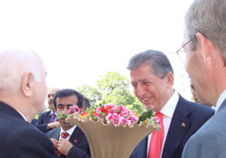 Toptan, huzurevini ziyaret etti