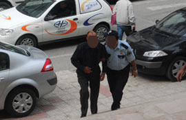 Demir çalarken yakalandı