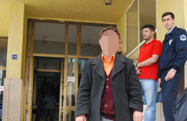 Kendisinin görevli olduğunu iddia ediyor