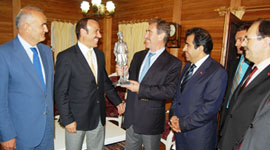 Bakan Günay'dan Meşe'ye övgü