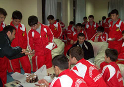 Çocukları kazanmaya devam ediyor.