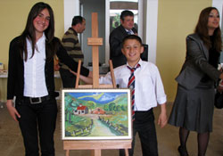 Minik öğrencilerin sergisi beğeni topladı