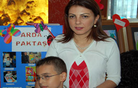 Minik öğrenciden resim sergisi