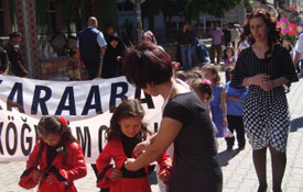 Anasınıflarında yürüyüş şenliği