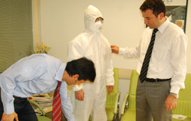 Keneye ve domuz gribine karşı özel kıyafet