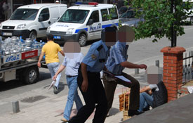 Ruhsatsız silahla yakalandı