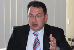 Abdullatif Şener'e maya!