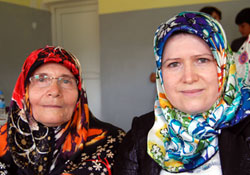 Önce evlatlarını okuttu, sonra okullu oldu