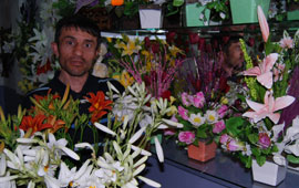 Çiçekçilerin yüzü gülüyor
