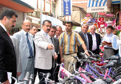 Krize karşı destek için bisiklet dağıtıldı