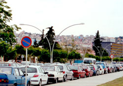 Otoparklar boş, yasak yerler araba dolu