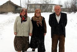 Köy 'Halefle-Selefe' kaldı