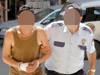 Amcasının oğlunu...