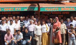 Kimsenin adayı değil,...''