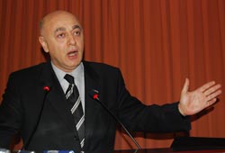 Bernay YÖK Başkanı'nı uyardı: