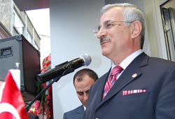 Ahmet Yeni'den işadamlarına anlamlı çağrı