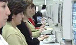 Üç memurdan biri sendikalı