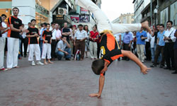 Capoeira ekibi büyülüyor