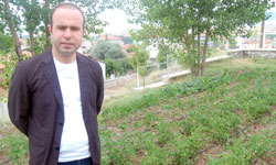 Kurduğu bahçeyle örnek oldu