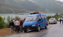 Kamyon baraj gölüne düştü