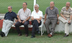 Yönetim yalnız bırakmıyor