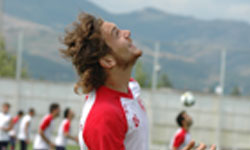 Savunmanın sağında oynayacak