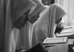 Kuran'ı dokunarak öğreniyorlar