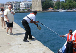 Şapkayı verdi...