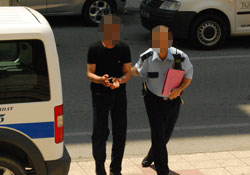 Silah teşhirinde...