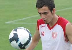 Serum tedavisi görüyor