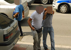 Plaka esrar ve extasyle yakalandı