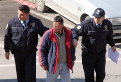 Rögar kapağı çaldı, tutuklandı