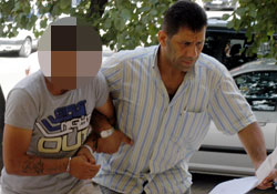 Aranan 2 kişi yakalandı