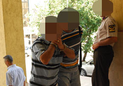 Tarlada esrar yakalattı