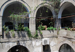 Taşhan, restore edilmeyi bekliyor