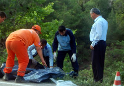 Irmağa devrilen otomobilde 5 kişi öldü