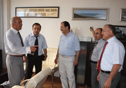 Zihni Şahinden Bayrakdara ziyaret