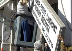 Kirlilik yaratan tabelalar sökülüyor