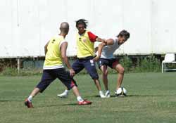 Futbolcular hırs küpü