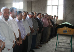 Genç'ten dayısına son görev