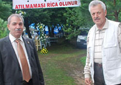 Silaha pankartlı uyarı