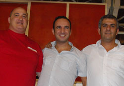 Eski yönetim jest yaptı