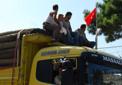 Trafikte kuralsızlık devam ediyor
