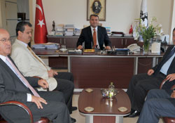 Karanfile nezaket ziyareti