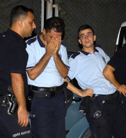 İzinsiz Gösteride Bıçaklanan Polis Şehit Oldu