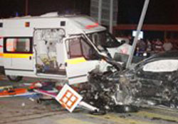 Otomobil Ambulans'la çarpıştı: 1 ölü