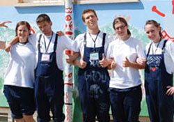 Yabancı öğrenciler okul süsledi