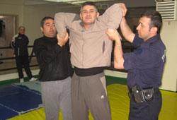 Polise savunma taktiği kursu